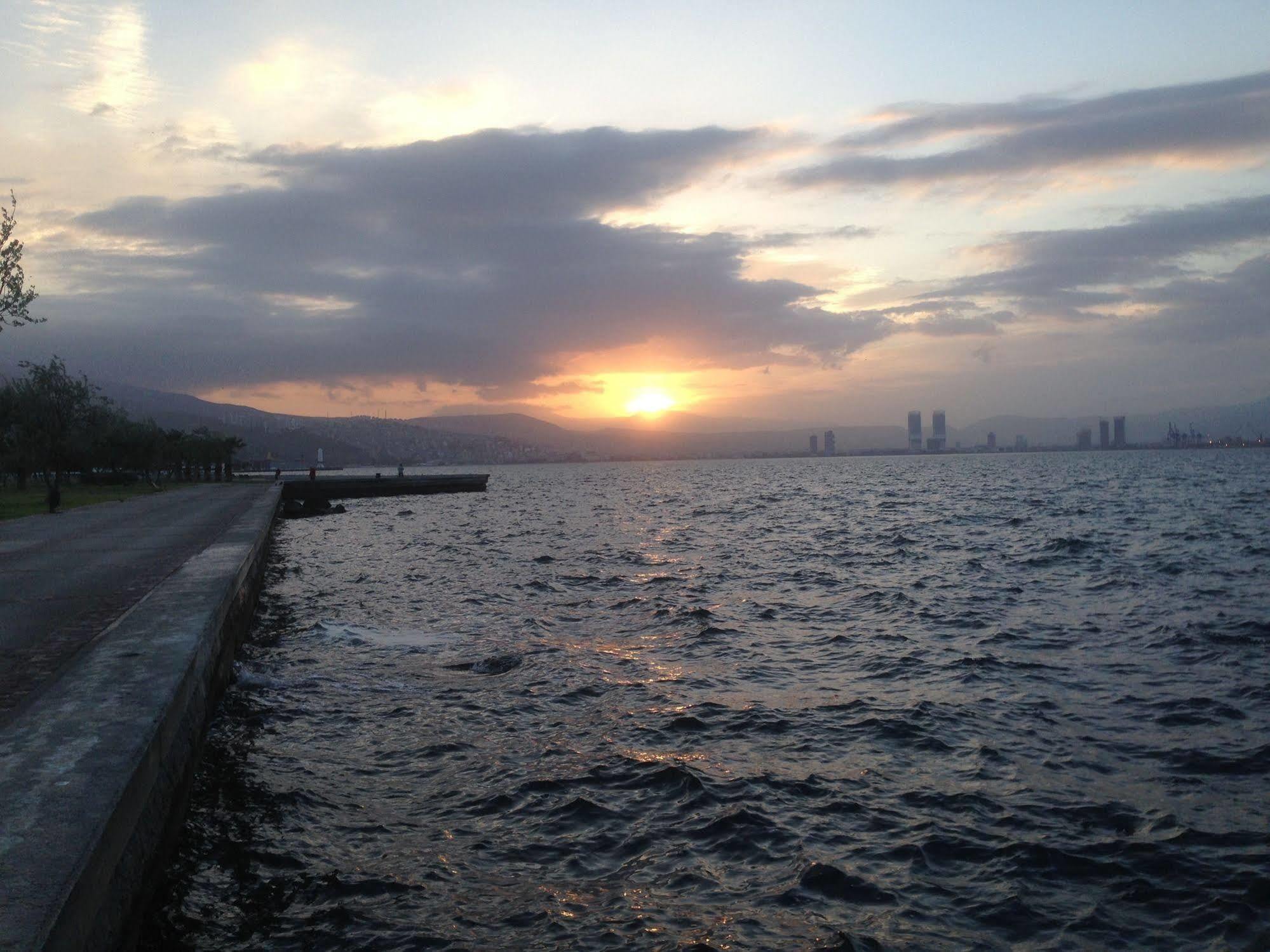 Guzel Izmir Hotel Bagian luar foto